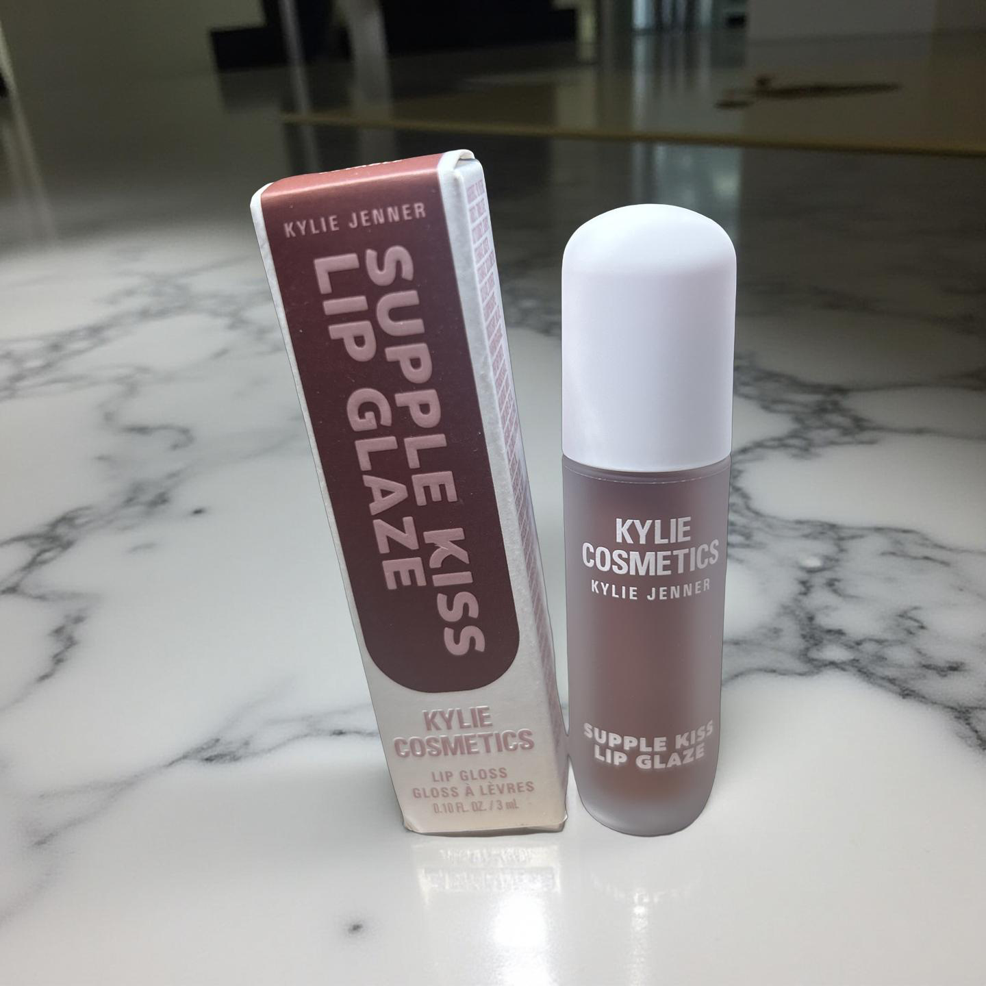 Kylie Cosmetics Supple Kiss Lip Glaze in Lovable